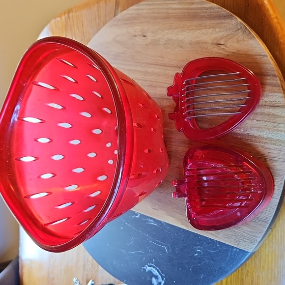 Joie Kitchen Joie Strawberry Colander And Slicer Set Poshmark